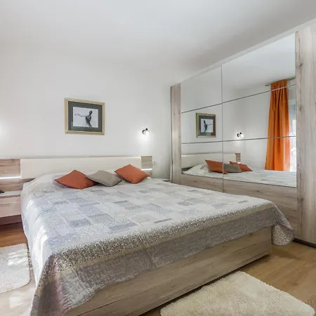 By The Sea - 27669 Apartment Porec